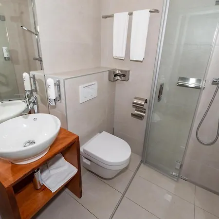 Hotel Hotel16 By Messe & Stadion Suisse In Minuten & Late Check-in *